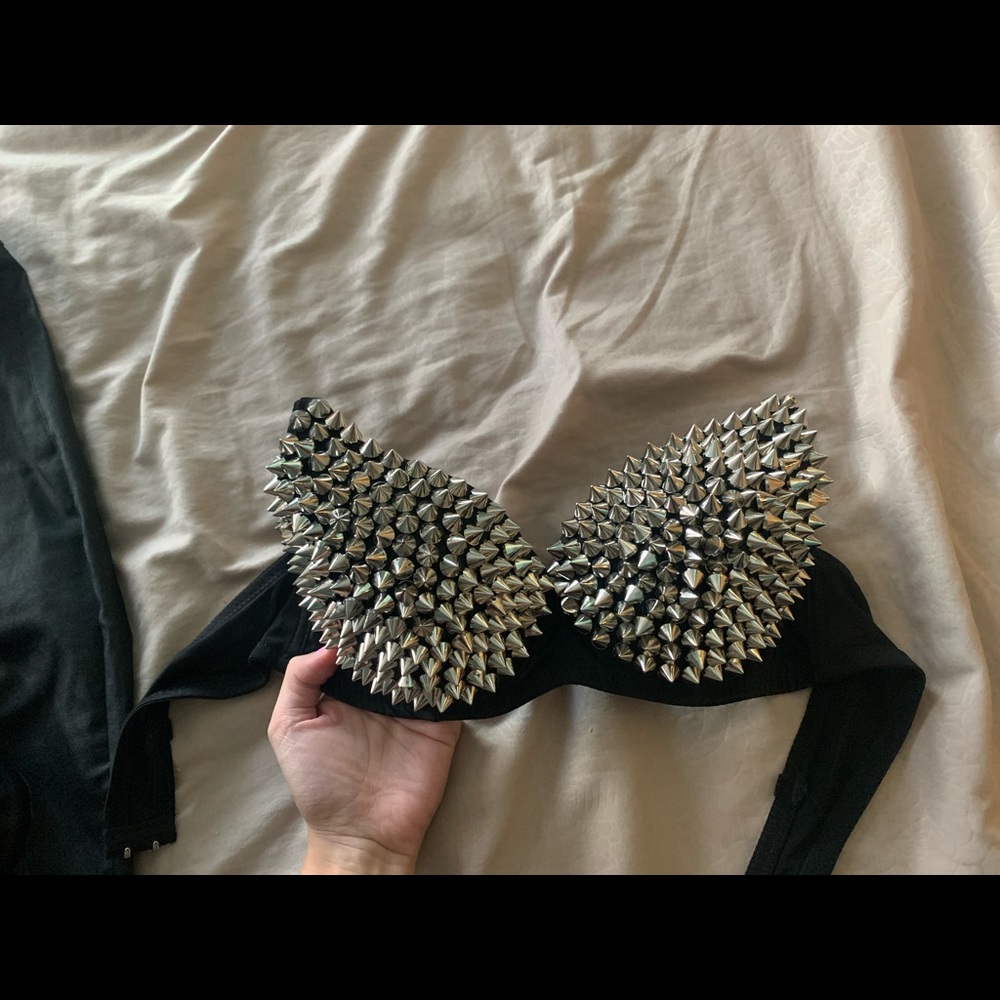 Stud bra